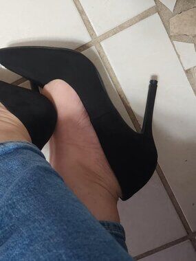 Women’s Pointed Toe Stiletto Pumps | 4” High Heels